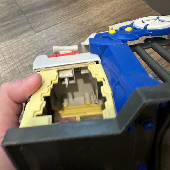 Transformers Rescue Bot Bank Heist - Picture 7 of 12